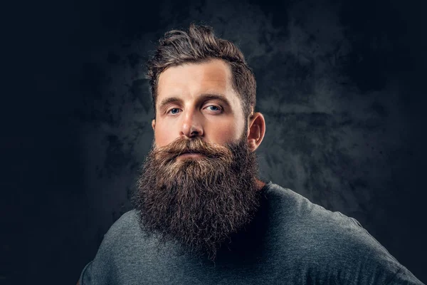 Acımasız sakallı erkek