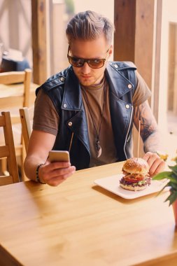 Hipster vejetaryen burger ile