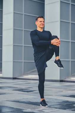 kişisel antrenör ısınıyor 