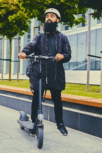 Hombre barbudo con estilo —  Fotos de Stock