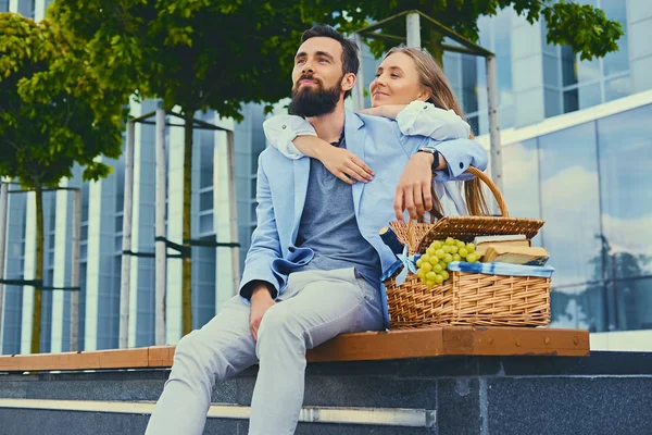 Casal moderno feliz — Fotografia de Stock