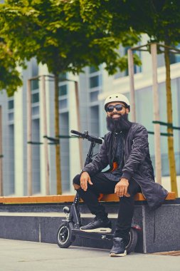 Adam sürme sonra bir bankta rahatlatıcı