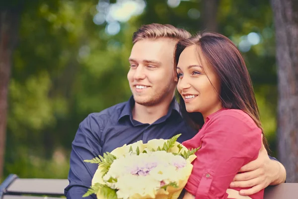 Portret van aantrekkelijke paar op een datum — Stockfoto