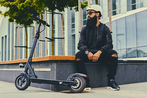 Hombre barbudo con estilo —  Fotos de Stock