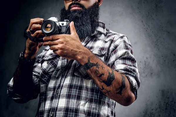 Photographer with tattoos on arms