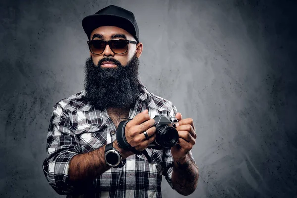 Sakallı hippi kamera tutan 