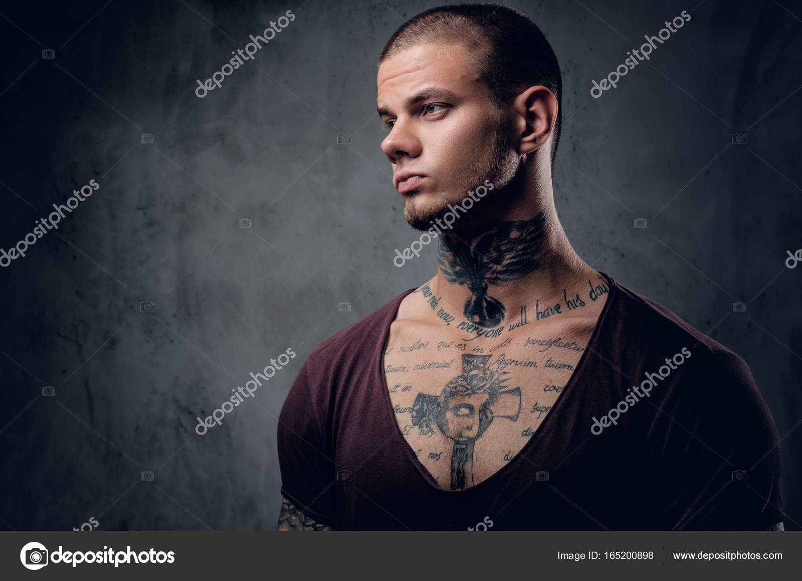 Tatuajes Pequeños Hombre Cuello Hombre Con Tatuaje En El Cuello