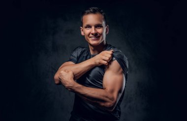 grote Italiaanse bergen en een stroom