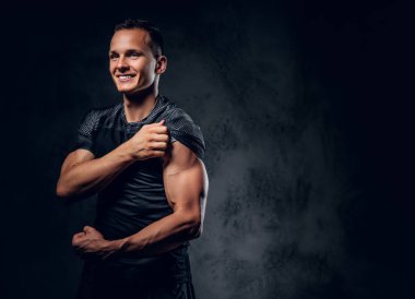 grote Italiaanse bergen en een stroom