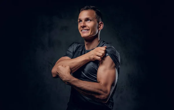 Homem muscular atraente — Fotografia de Stock