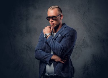 Şık adam portresi stüdyo 