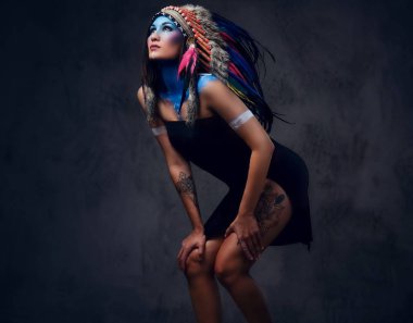 Erkek renkli makyaj ile