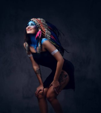 Erkek renkli makyaj ile