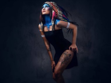 Erkek renkli makyaj ile