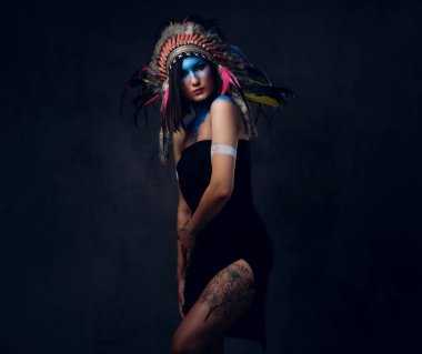 Erkek renkli makyaj ile