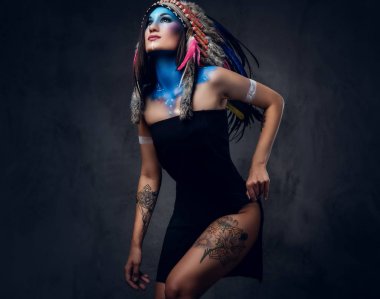 Erkek renkli makyaj ile