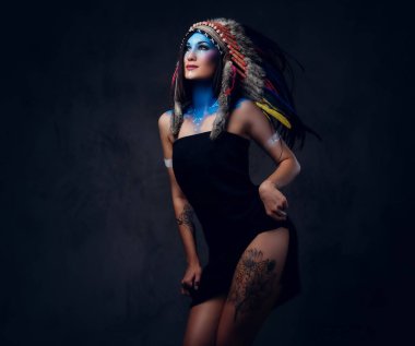 Erkek renkli makyaj ile