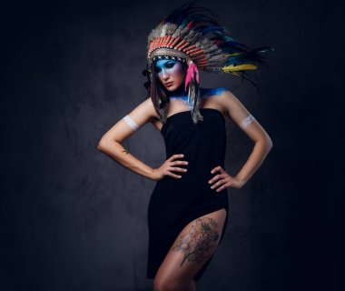 Erkek renkli makyaj ile