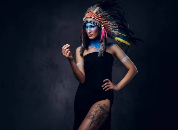 Mujer con maquillaje colorido — Foto de Stock