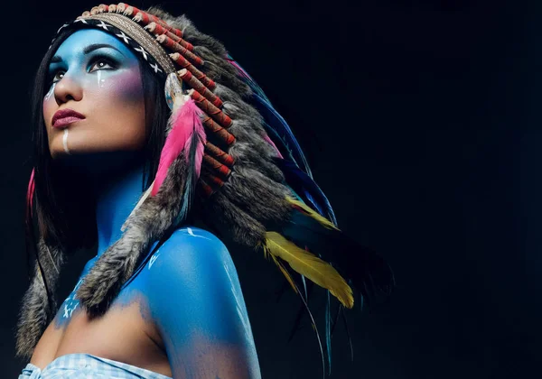 Renkli makyaj ile şamanik erkek