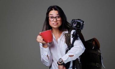 Gezgin kadın kamera tutan 