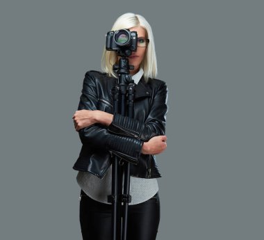 Sarışın fotoğrafçı erkek 