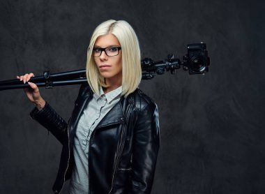 Sarışın fotoğrafçı erkek 