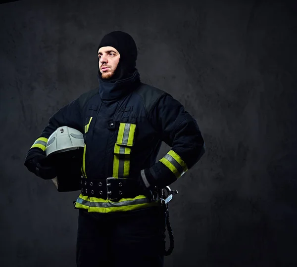 Corajoso uniforme de bombeiro — Fotografia de Stock