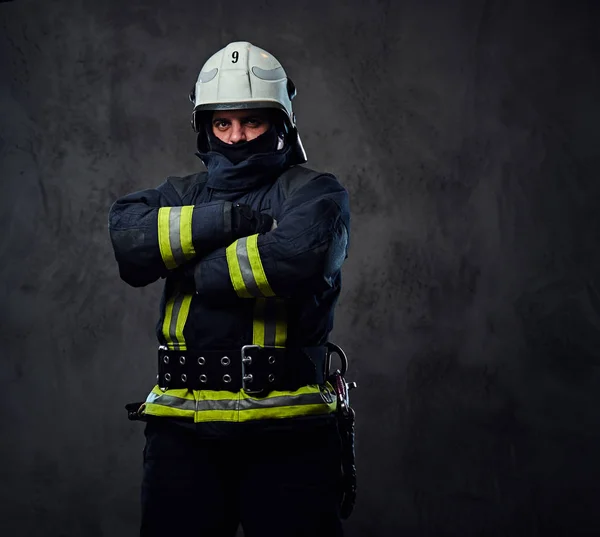 Corajoso uniforme de bombeiro — Fotografia de Stock
