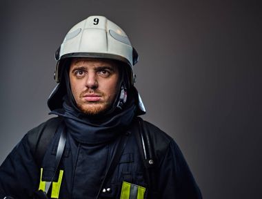 Firefighter Güvenlik kask içinde.