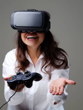 Erkek eğleniyor Vr gözlüklü