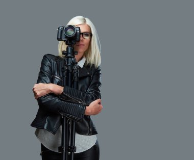 Sarışın fotoğrafçı erkek 