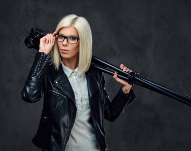 Sarışın fotoğrafçı erkek 