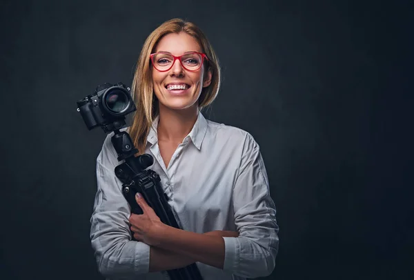 Fotógrafa feminina tirar fotos — Fotografia de Stock