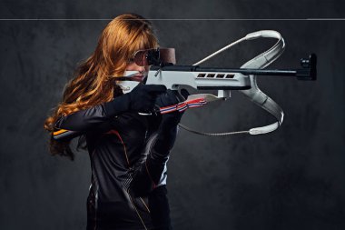 Kızıl saçlı kadın, rekabetçi bir silah