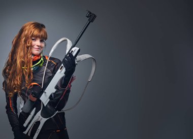 Kızıl saçlı kadın, rekabetçi bir silah