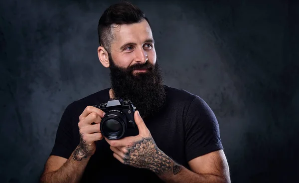 Profesyonel bir fotoğraf ile sakallı erkek. — Stok fotoğraf