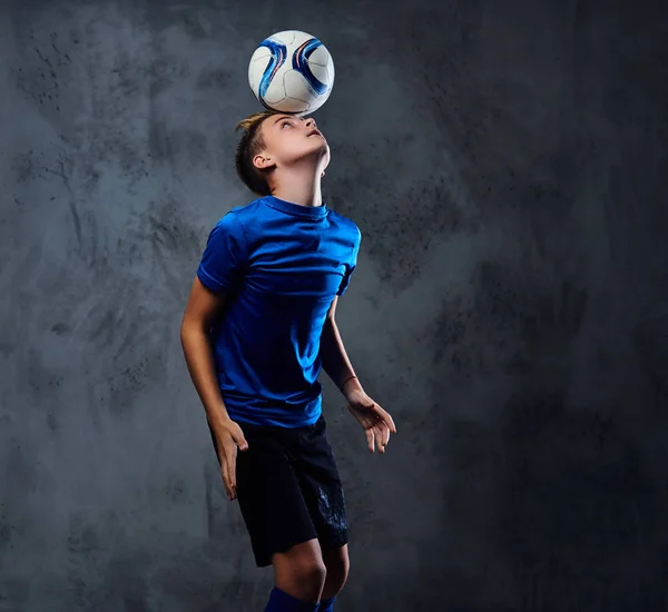 Soccer player dressed in a blue uniform — Stock Photo, Image