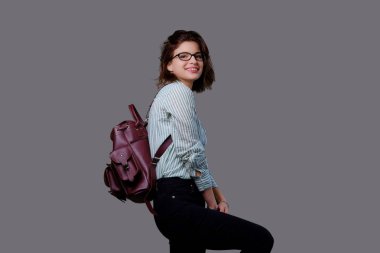 Erkek deri sırt çantası ile