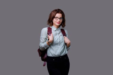 Erkek deri sırt çantası ile