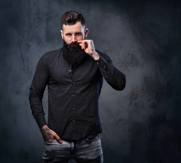Hombre barbudo con estilo —  Fotos de Stock
