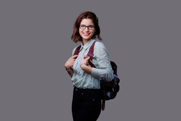 Mujer con mochila de cuero —  Fotos de Stock