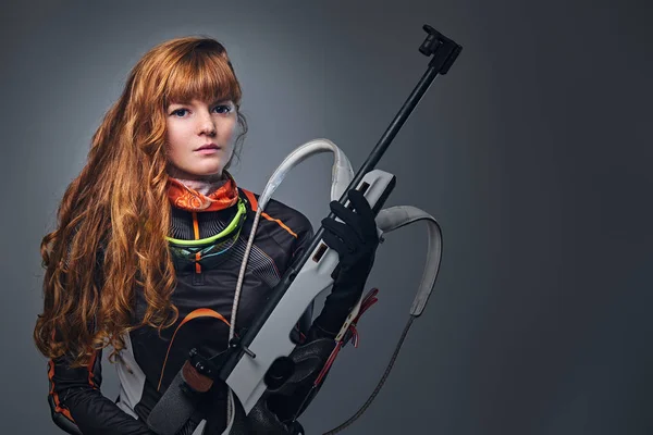 Ruda kobieta champion Biathlon — Zdjęcie stockowe