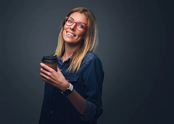 Blond female holds take away coffee — Stock Photo, Image