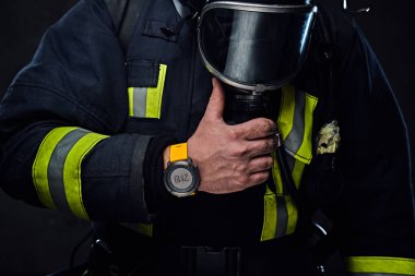 İtfaiye eri ve stüdyo portre 