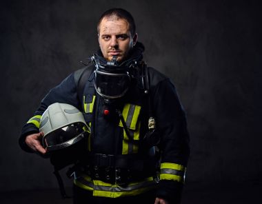 İtfaiye eri ve stüdyo portre 
