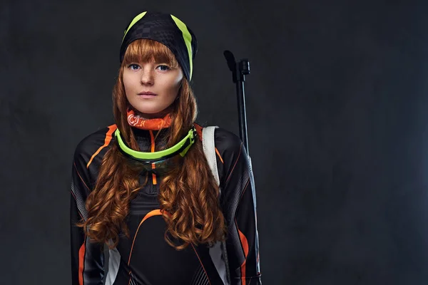 Redhead Biatlon žena v brýlích — Stock fotografie