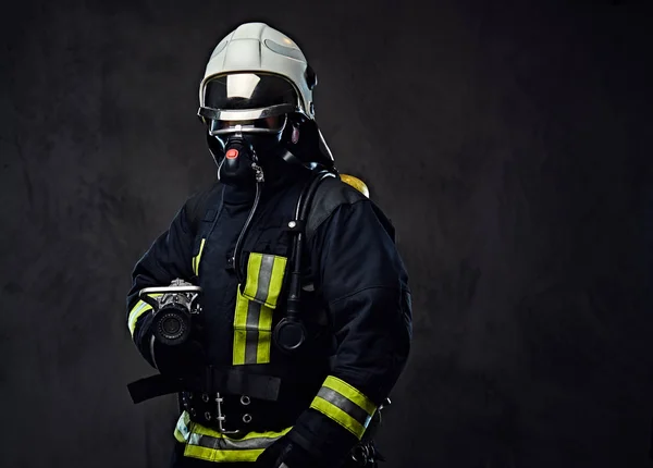Pompier vêtu d'uniforme — Photo