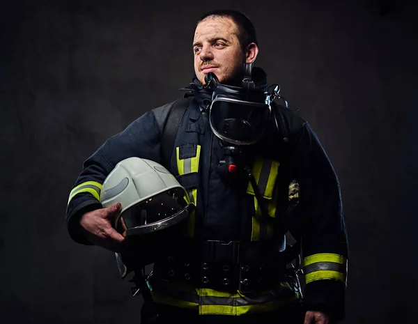 Студийный портрет пожарного — стоковое фото