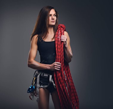 Üzerinde gri kadın ücretsiz dağcı